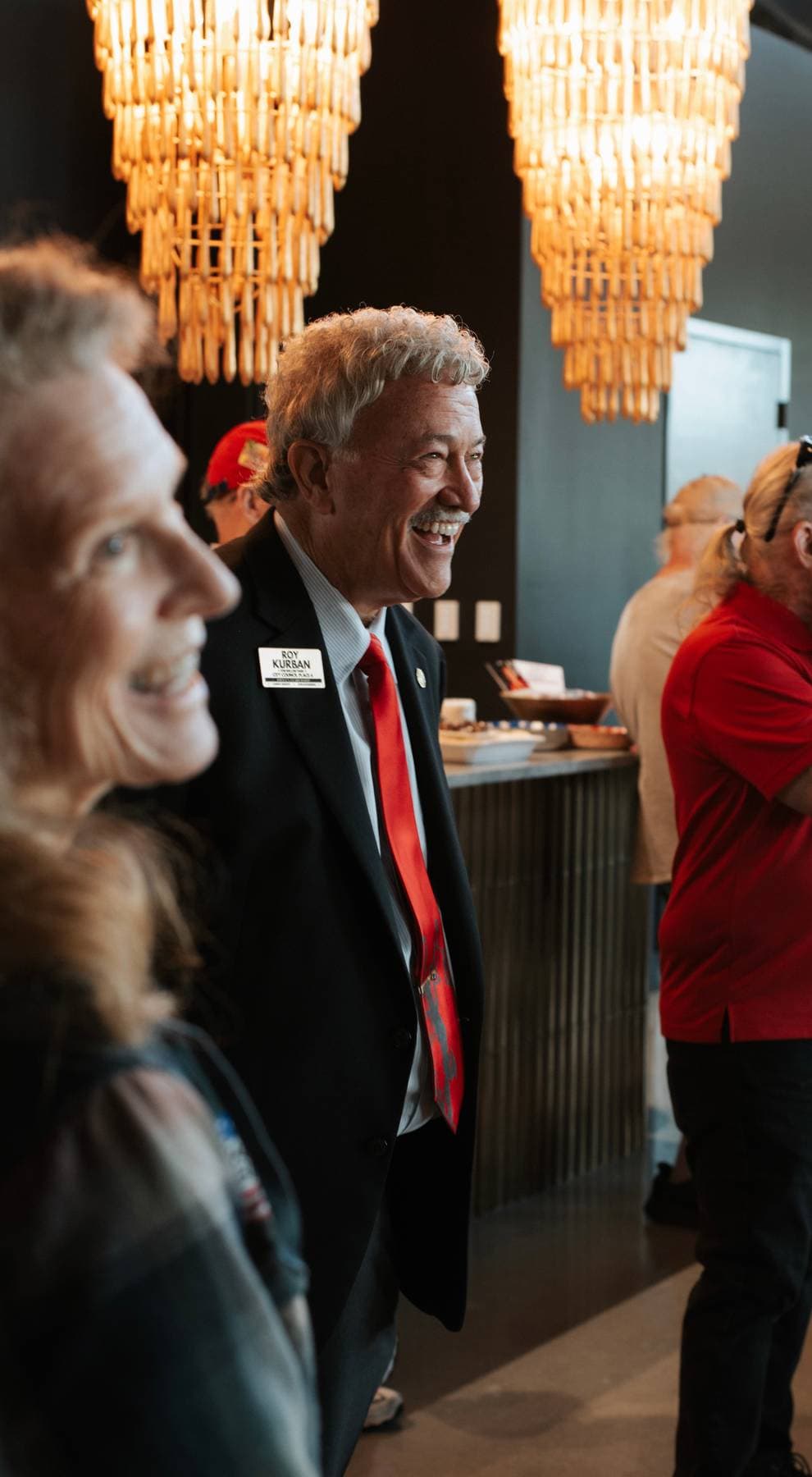 Roy Kurban meeting with community members